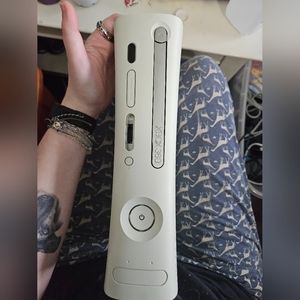 Xbox 360 60GB HDD Console with 4 games and 1 controller